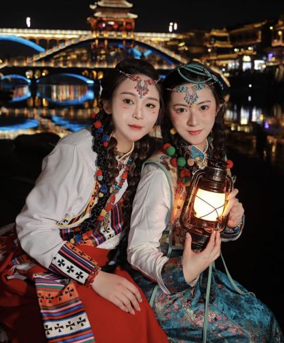 TRƯƠNG GIA GIỚI – PHƯỢNG HOÀNG CỔ TRẤN 6N5Đ